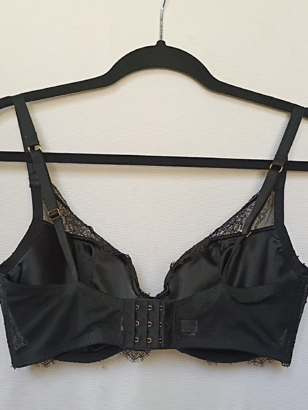 Victoria's Secret Lined Plunge 36 DD Bra - Picture 2 of 6
